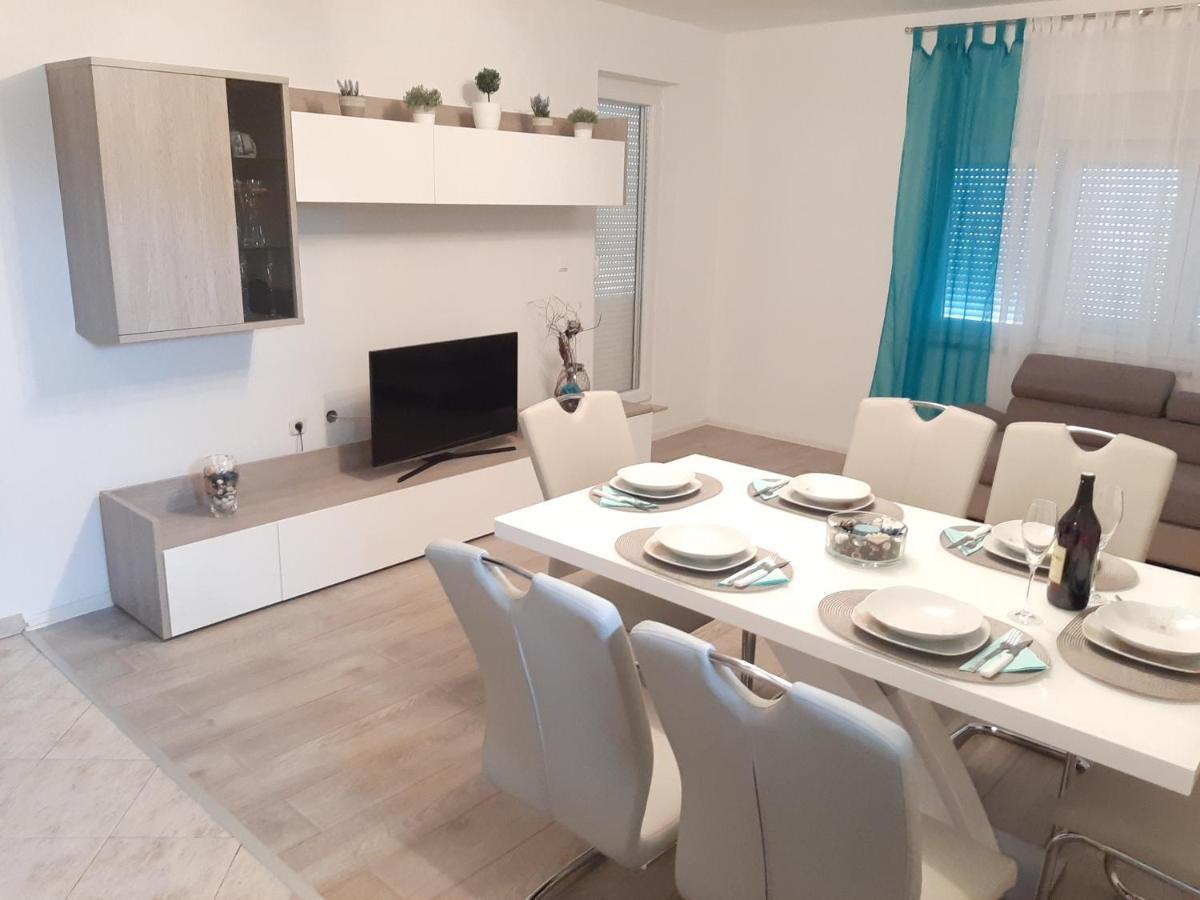 Galovac  Apartments"Nika" With Private Pool מראה חיצוני תמונה