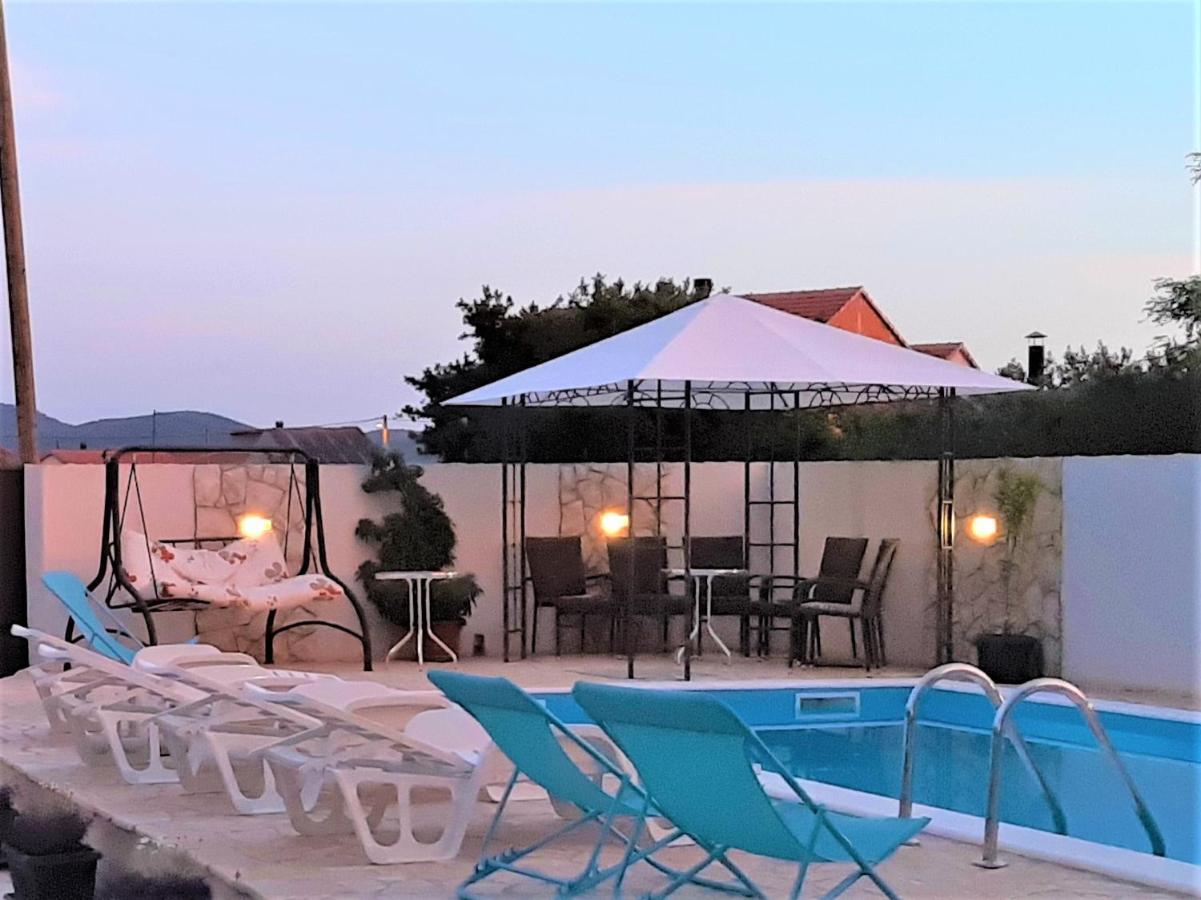 Galovac  Apartments"Nika" With Private Pool מראה חיצוני תמונה